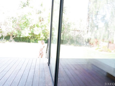 Стройная молодая блондинка с тату зашла в дом и соблазнила бородача