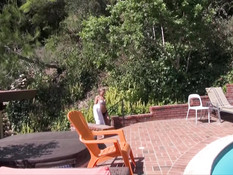 Лысый брутальный мужчина отодрал во дворе молодую блондинку с косой