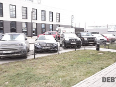 Лысый коллектор выследил и оттрахал в киску молодую русскую шатенку