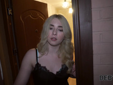 Он выследил кудрявую русскую блондинку и отымел в счёт оплаты долга