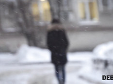 Грудастая русская шатенка согласилась оплатить задолженность натурой