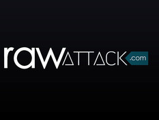 Заводная мулатка в сетчатых колготках ебётся с двумя белыми парнями