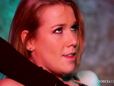 Блондинка в чёрных чулках занялась анальным сексом с тремя мужиками