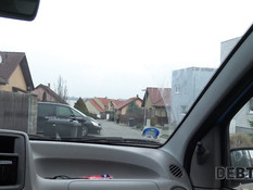 Он выследил молодую темноволосую должницу и отымел в побритую письку