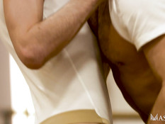 Небритый брутальный гей отпердолил в рабочее очко стройного балеруна