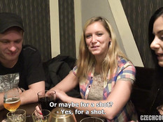 Две сиськастые девушки в подсобке занимаются свинг сексом с парнями