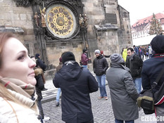 Грудастые блондинка и брюнетка ебутся с парнем на встрече свингеров