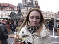 Грудастые блондинка и брюнетка ебутся с парнем на встрече свингеров