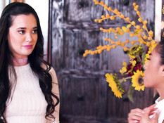 Азиатская лесбиянка занимается любовью с татуированной брюнеточкой