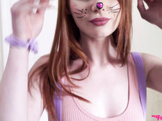 После сладкого минета парень отодрал на диване трёх молодых красоток