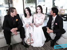 Две юные невесты перед свадьбой занялись групповым сексом с женихами