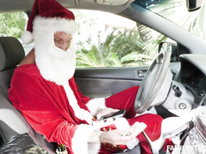 Грудастая рыжая девка и худая блондинка трахаются с двумя приятелями