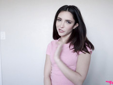 Три развратные молодые красотки сделали минет и затрахали бойфренда