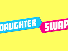 Двое мужиков оттрахали в киски двух залезших в дом молодых блондинок