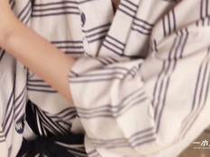 Красивая японская шатенка с большой грудью трахается со своим парнем