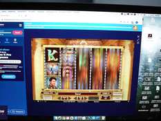 Отвлёкся от игры в казино и отымел в киску молодую русскую подружку