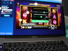 Отвлёкся от игры в казино и отымел в киску молодую русскую подружку