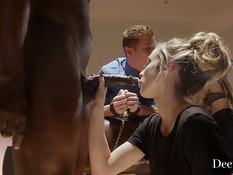 Белая жена ебётся с негром и юной мулаткой на глазах у своего мужа