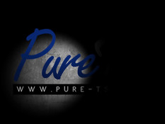 Лысый мужчина отодрал светловолосого очкастого транса и кончил в рот