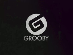 После эротического танца грудастый русский транс с тату дрочит член