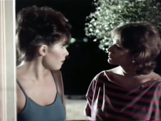 Две развратные дамы делают минет и занимаются сексом с сонным парнем