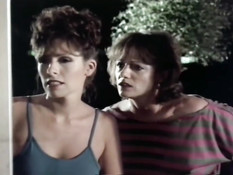 Две развратные дамы делают минет и занимаются сексом с сонным парнем