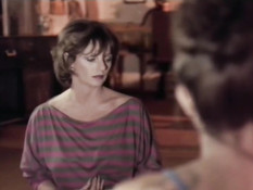 Две развратные дамы делают минет и занимаются сексом с сонным парнем