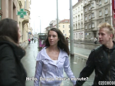 Две молодые свинг пары занимаются страстным сексом в туалете в кафе