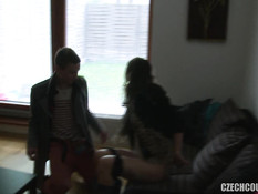 Две молодые пары пришли в квартиру и занялись страстным свинг сексом