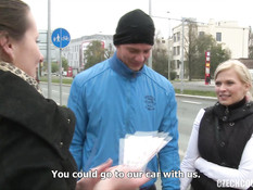 Две молодые свинг пары занимаются групповым сексом в микроавтобусе