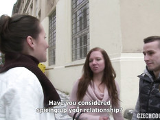 Две свинг пары пришли в лес и после минета занялись групповым сексом