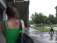 Молодая свинг пара сняла на улице двух девушек и развела их на секс