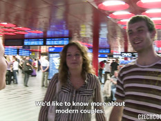 Две свинг пары пошли в ближайший лес чтобы заняться групповым сексом