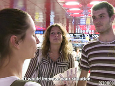 Две свинг пары пошли в ближайший лес чтобы заняться групповым сексом