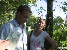 Две свинг пары пошли в ближайший лес чтобы заняться групповым сексом