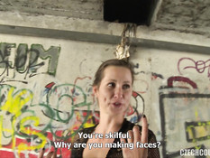 Две молодые чешские свинг пары занимались групповым сексом в переходе