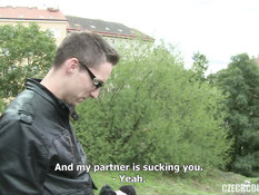 Сисястая блондинка и худая шатенка занимались свинг сексом с парнями