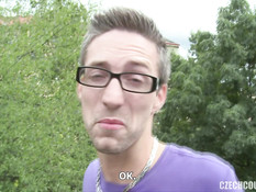 Сисястая блондинка и худая шатенка занимались свинг сексом с парнями