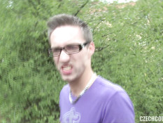 Сисястая блондинка и худая шатенка занимались свинг сексом с парнями