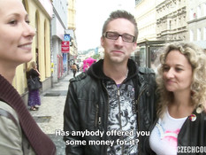 Сисястая блондинка и худая шатенка занимались свинг сексом с парнями