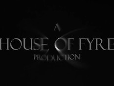 Рыжеволосая грудастая дамочка сосёт хуй и усаживается на него сверху