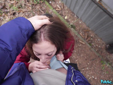 Пикапер оттрахал на обочине горячую испанскую блондинку в колготках