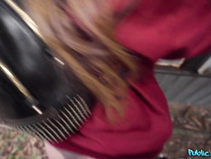 Пикапер оттрахал на обочине горячую испанскую блондинку в колготках