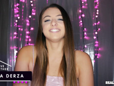 Пять молодых лесбиянок занимались групповым сексом в просторном доме