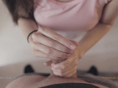 Оттрахал в киску сисястую девку и забрызгал спермой её бритый лобок