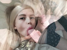 Смазливая русская блондиночка делает глубокий минет и глотает сперму