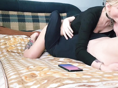 Юная русская блондиночка подрочила хуй и высосала из него всю сперму