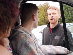 Водитель гей подобрал бородатого парня и дал отпердолить себя в очко