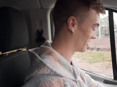 Водитель гей подобрал бородатого парня и дал отпердолить себя в очко