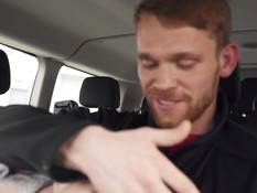 Водитель гей подобрал бородатого парня и дал отпердолить себя в очко